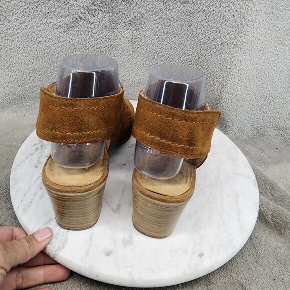 Vintage 7 Eight Womens Size 8 Lenora Brown Perforated Suede Heeled Sandals *GUC* - Picture 6 of 13